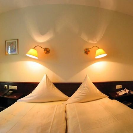 Hotel Waldhaus Hügelsheim Buitenkant foto