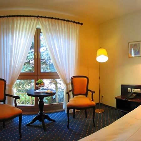 Hotel Waldhaus Hügelsheim Buitenkant foto