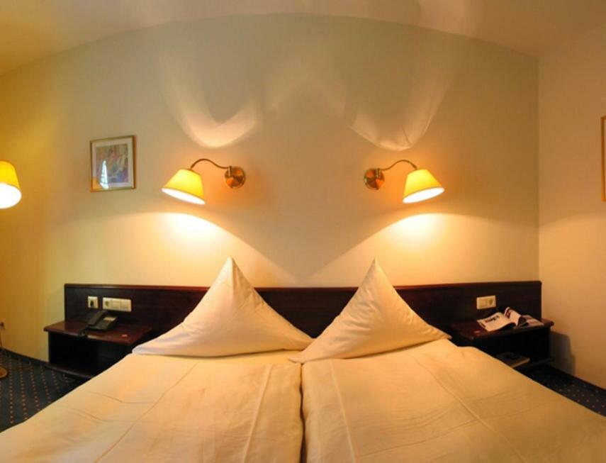 Hotel Waldhaus Hügelsheim Buitenkant foto