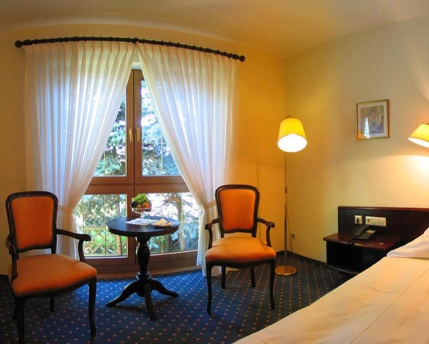 Hotel Waldhaus Hügelsheim Buitenkant foto